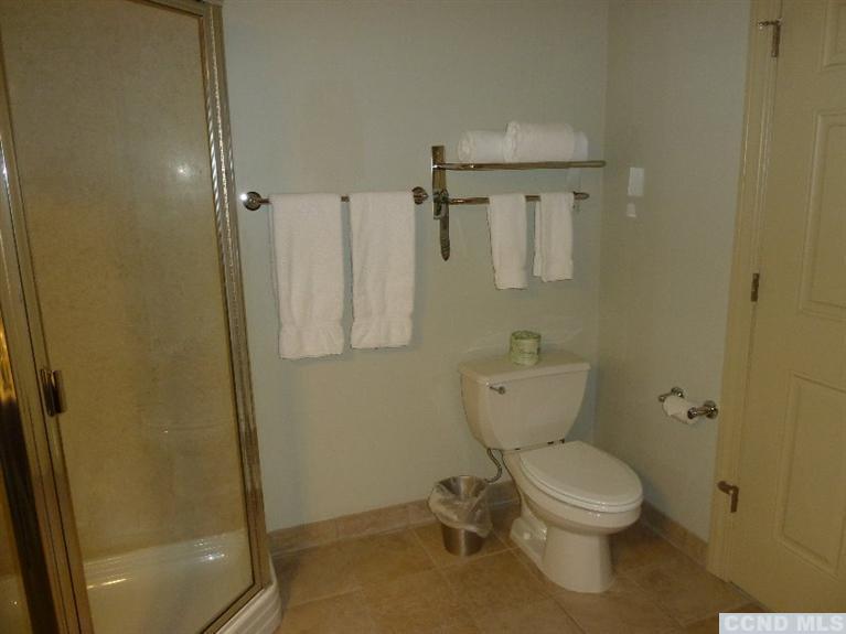 Image 14 of 40 For 62 Liftside Drive