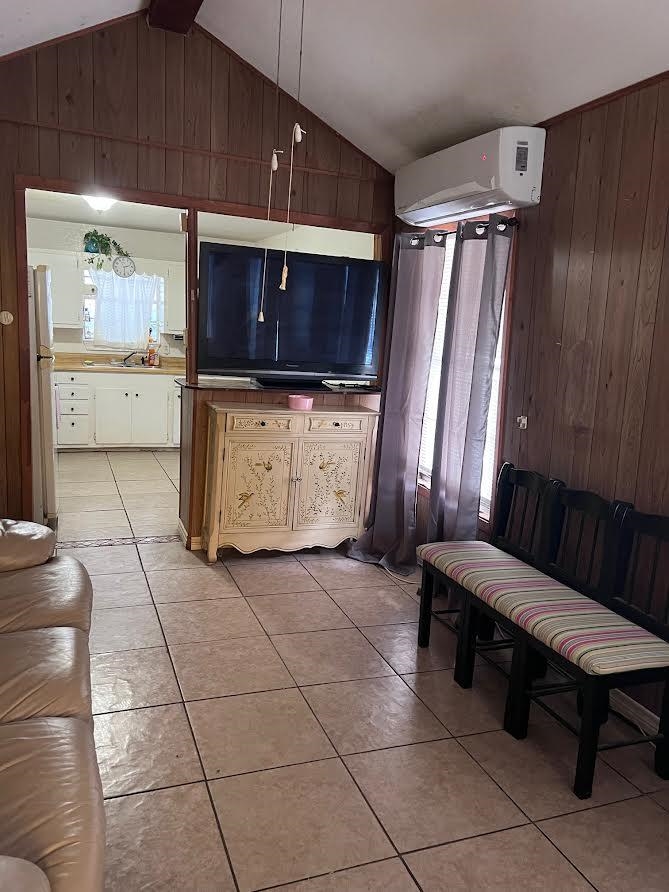 Image 10 of 19 For 810 4th W 