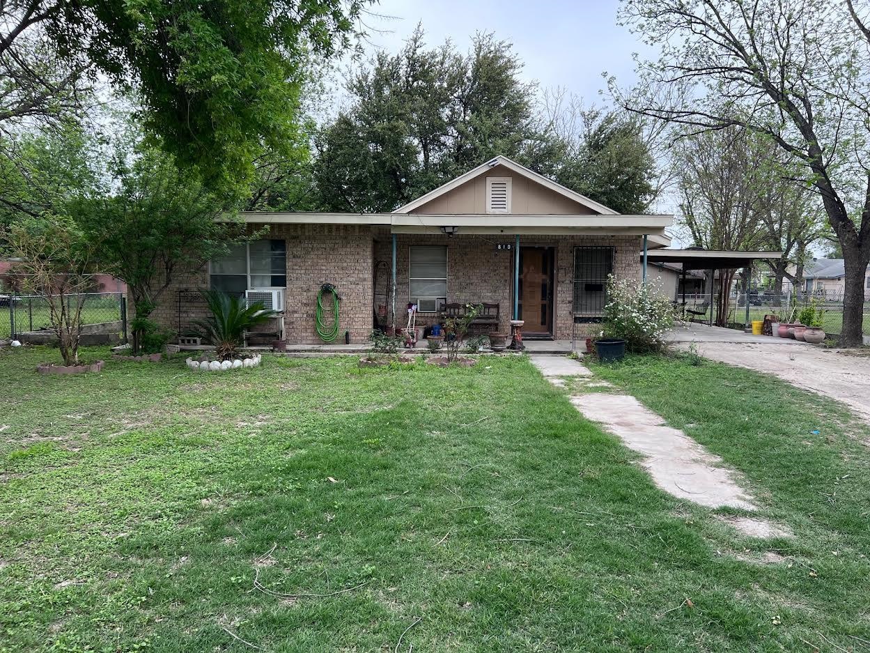 Image 2 of 19 For 810 4th W 