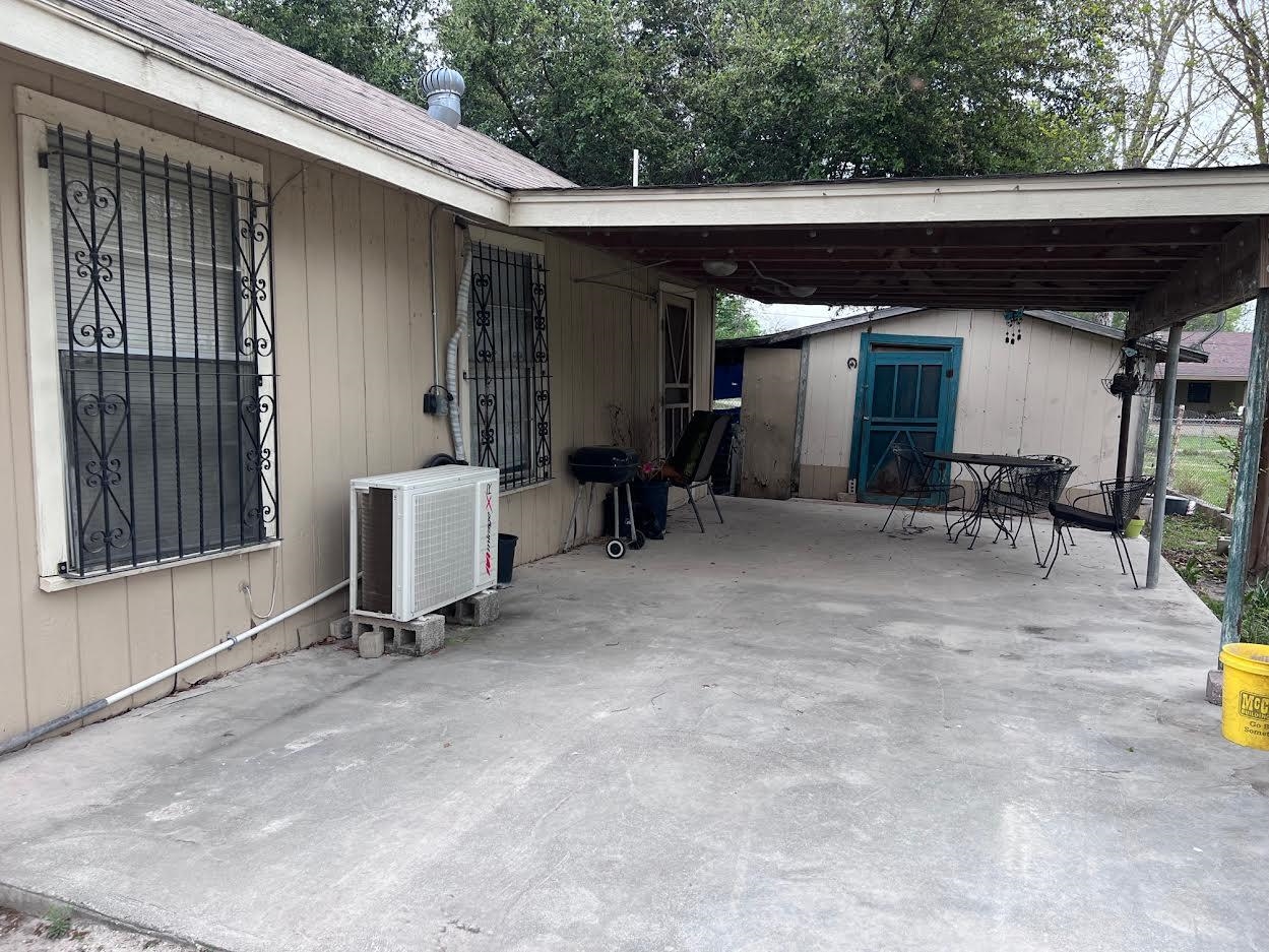 Image 4 of 19 For 810 4th W 