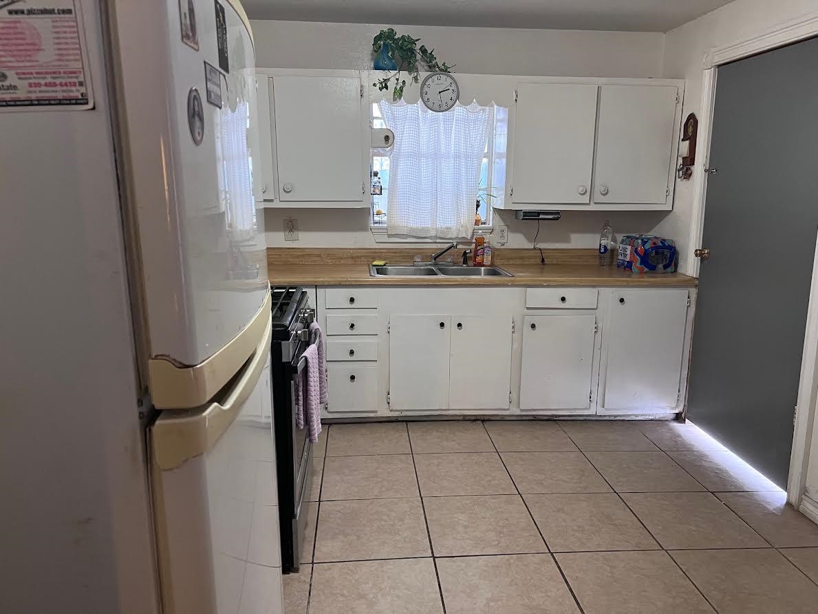 Image 6 of 19 For 810 4th W 
