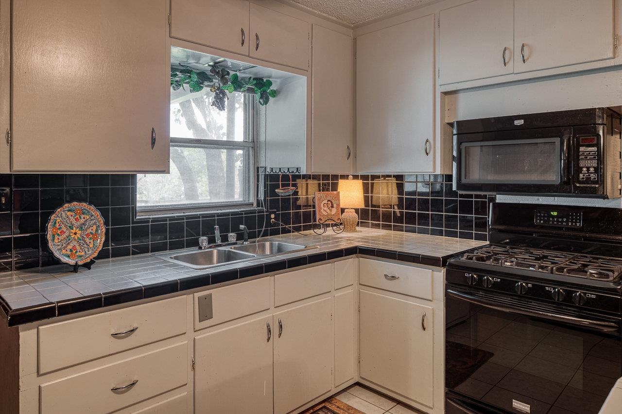 Image 20 of 48 For 806 Camino Real St.
