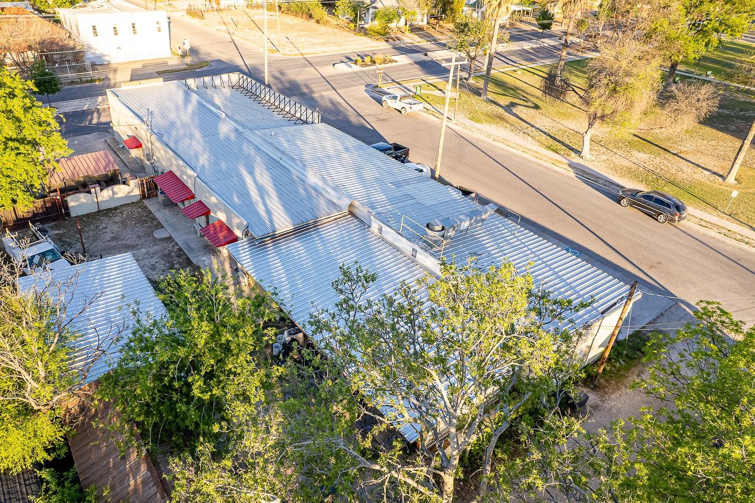 Image 16 of 50 For 515 Main N 