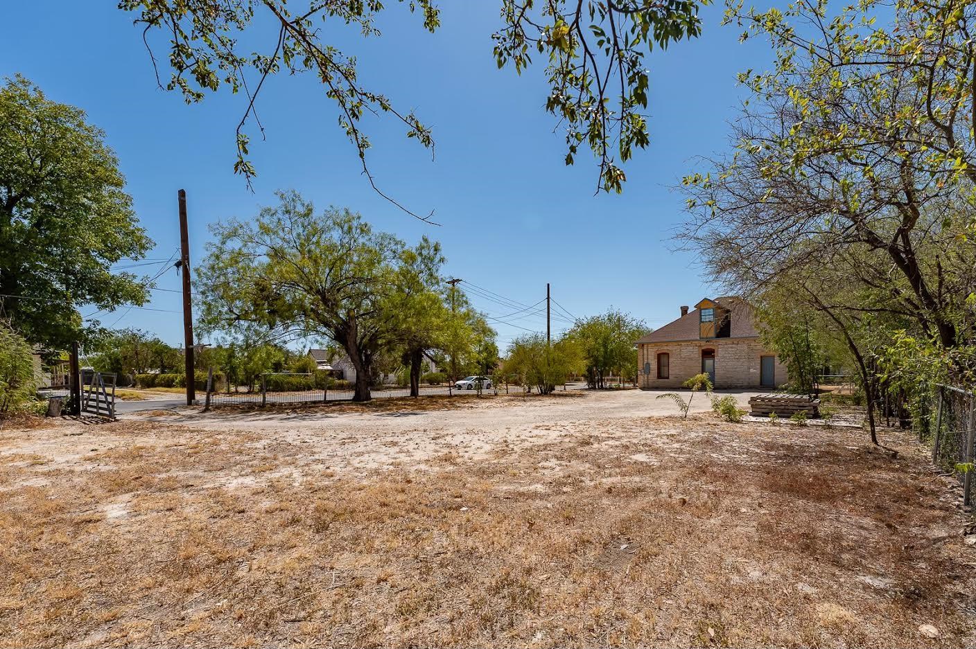 Image 18 of 36 For 110 2nd E 