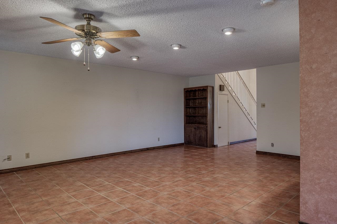 Image 10 of 48 For 112 Hackberry Ln 27