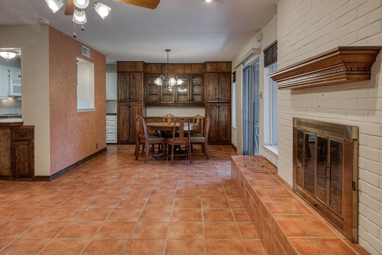Image 12 of 48 For 112 Hackberry Ln 27