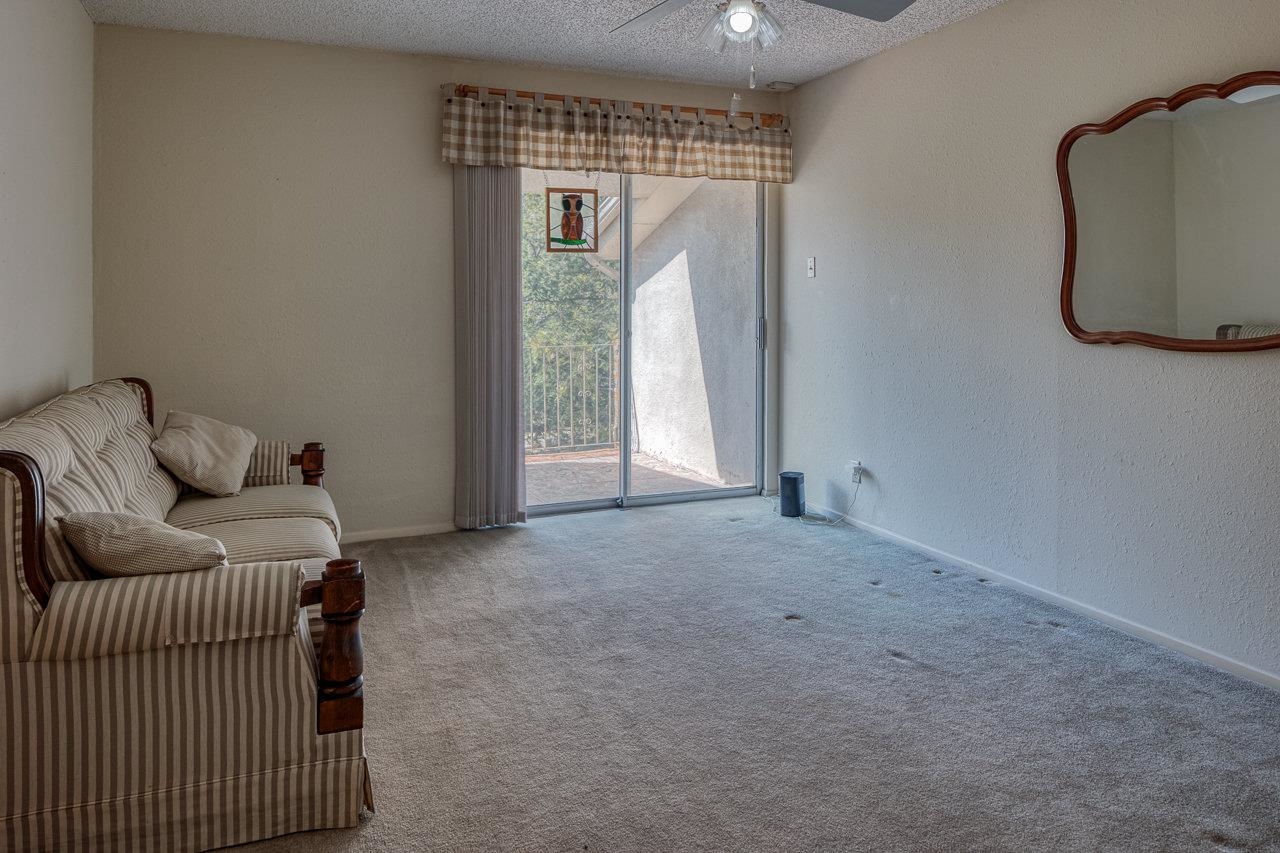 Image 28 of 48 For 112 Hackberry Ln 27