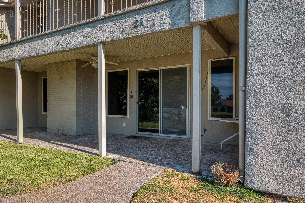 Image 35 of 48 For 112 Hackberry Ln 27
