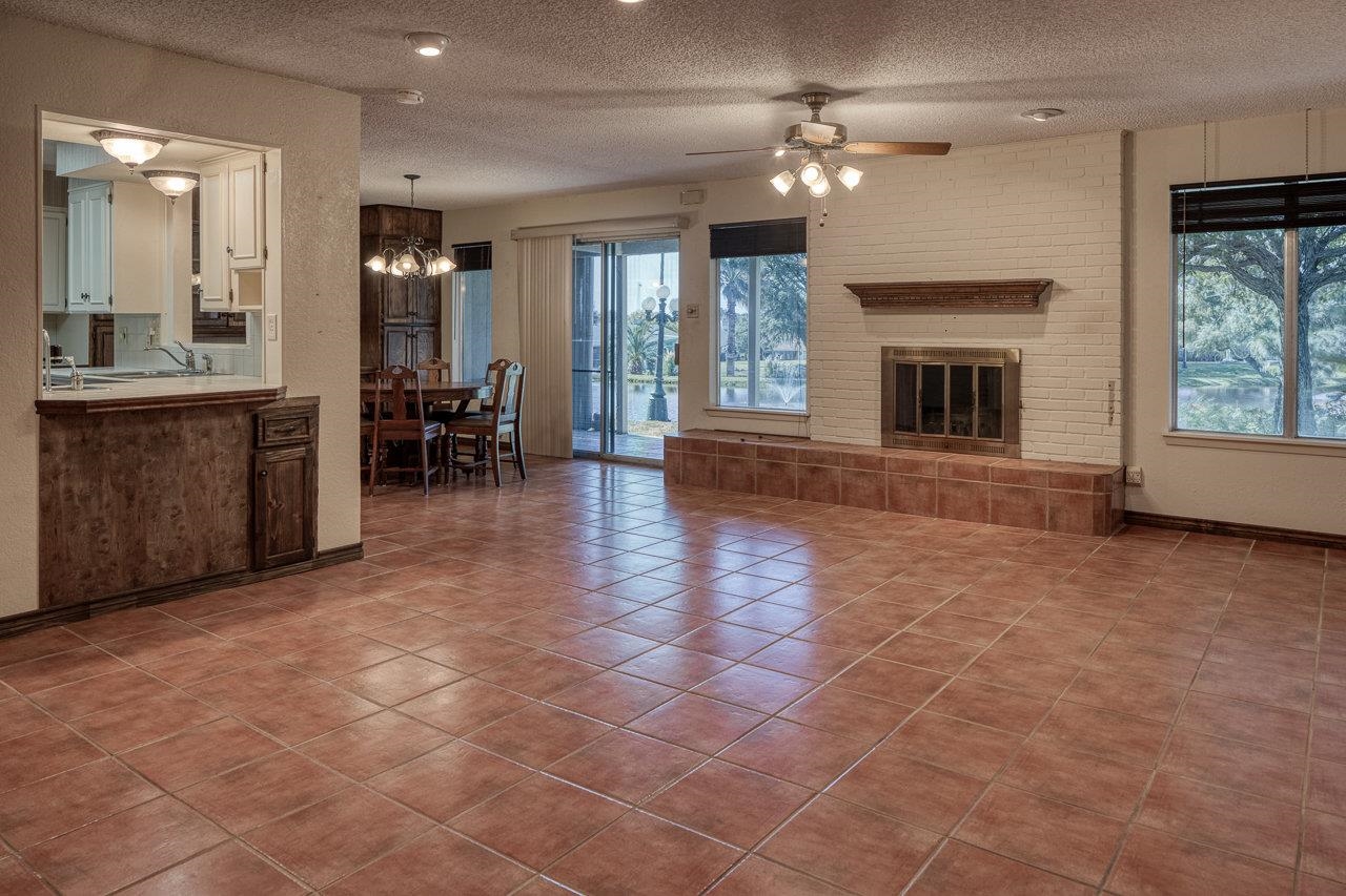 Image 9 of 48 For 112 Hackberry Ln 27