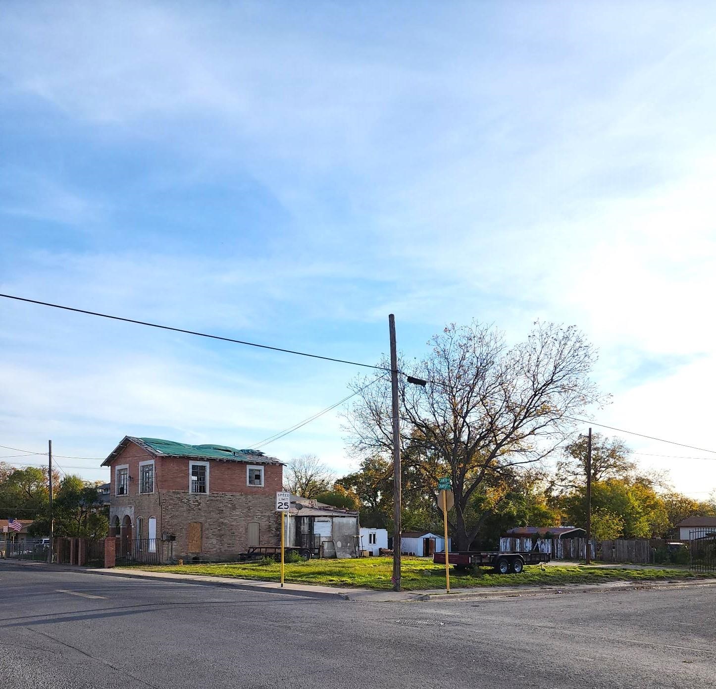Image 4 of 4 For 605 Cantu  