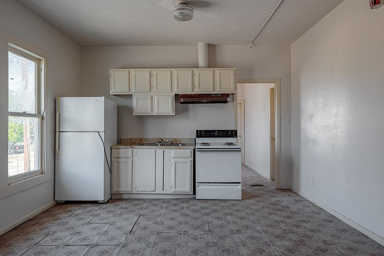 Image 11 of 18 For 300 3rd E 