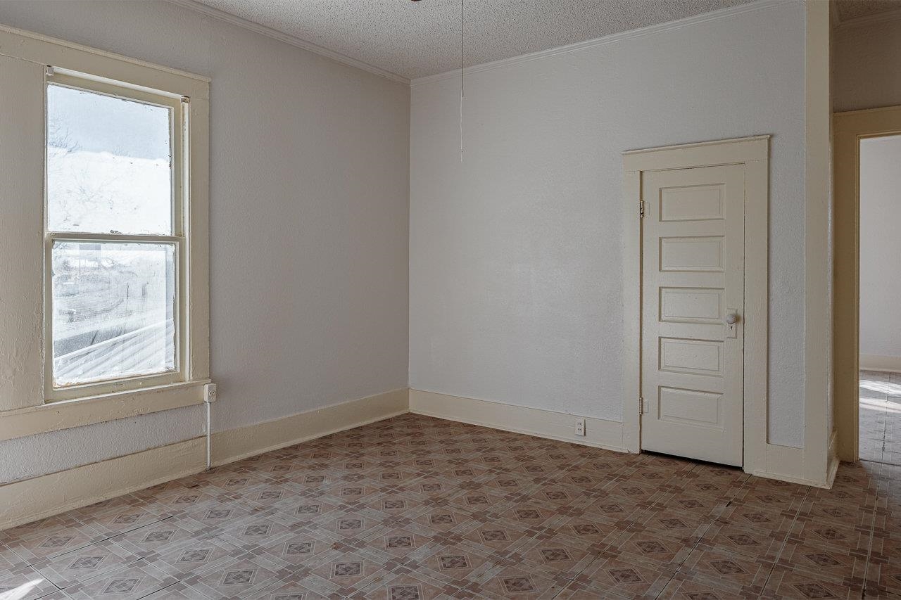 Image 12 of 18 For 300 3rd E 