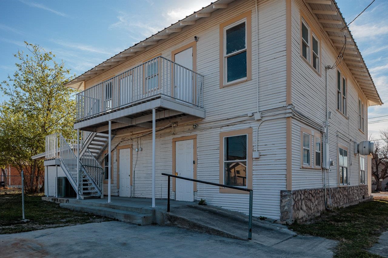 Image 15 of 18 For 300 3rd E 