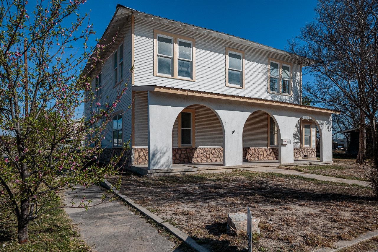 Image 3 of 18 For 300 3rd E 