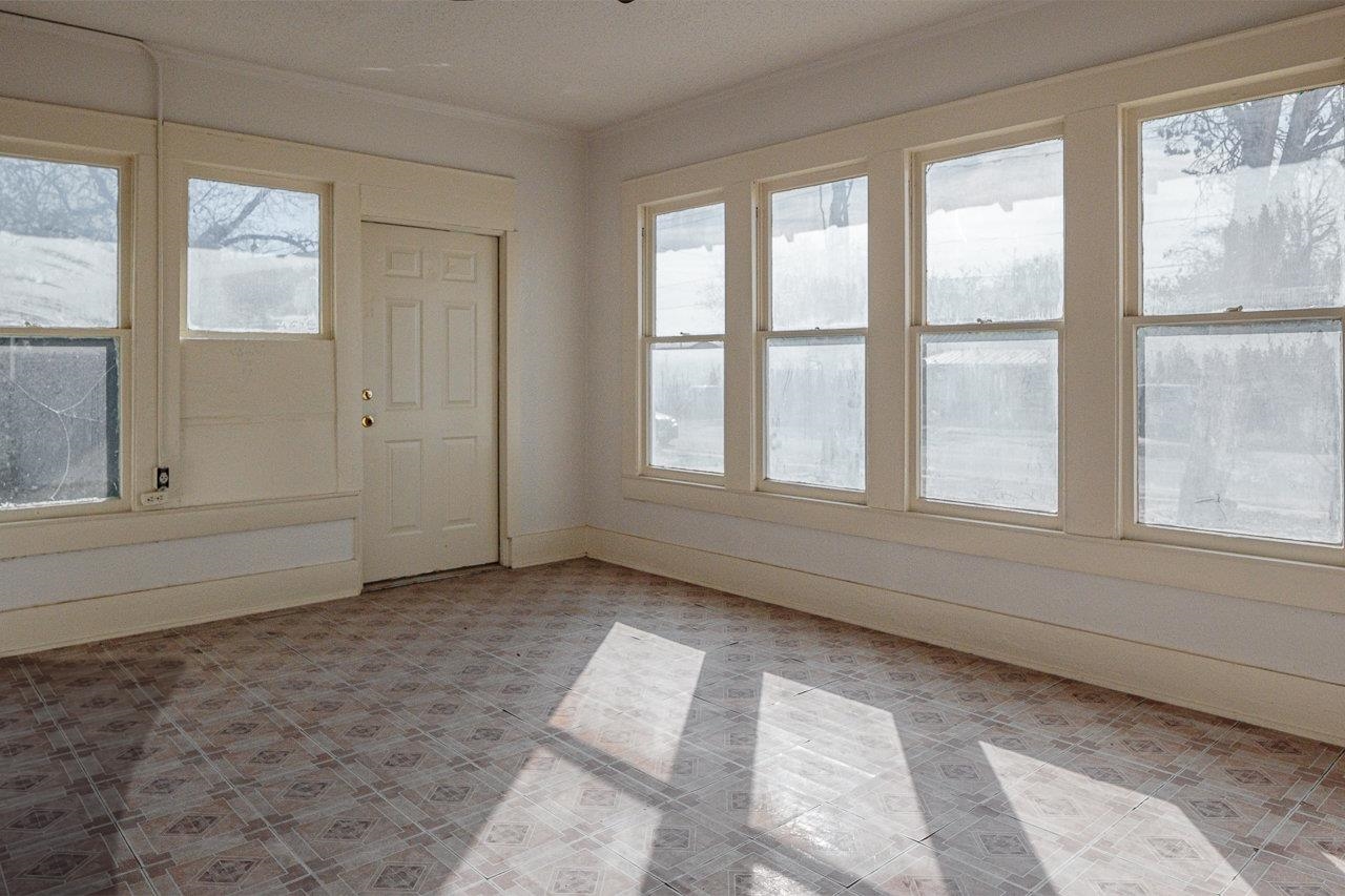 Image 4 of 18 For 300 3rd E 