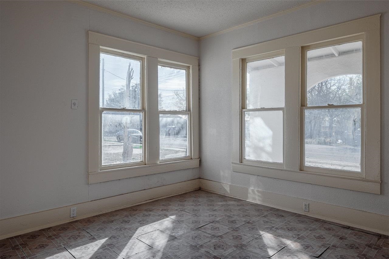 Image 5 of 18 For 300 3rd E 