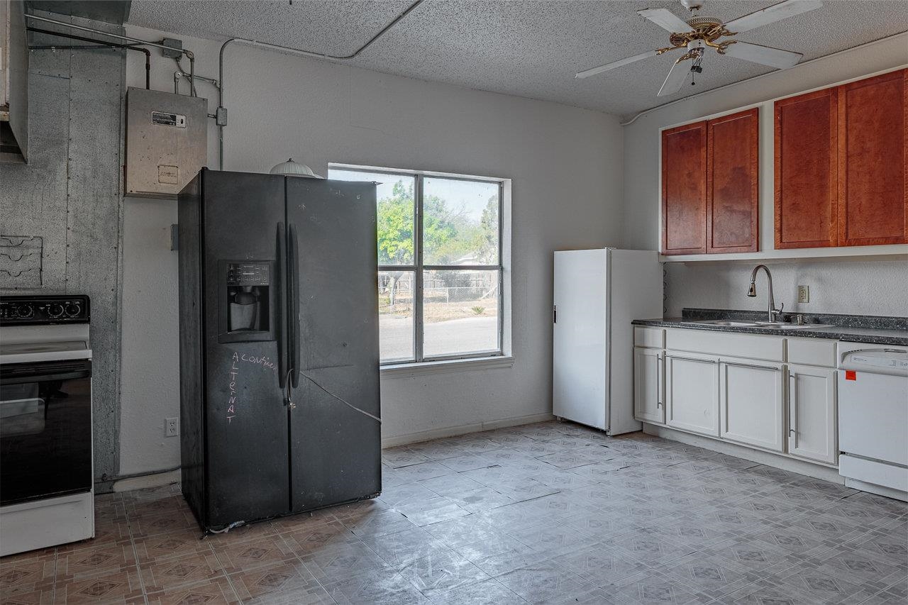 Image 7 of 18 For 300 3rd E 