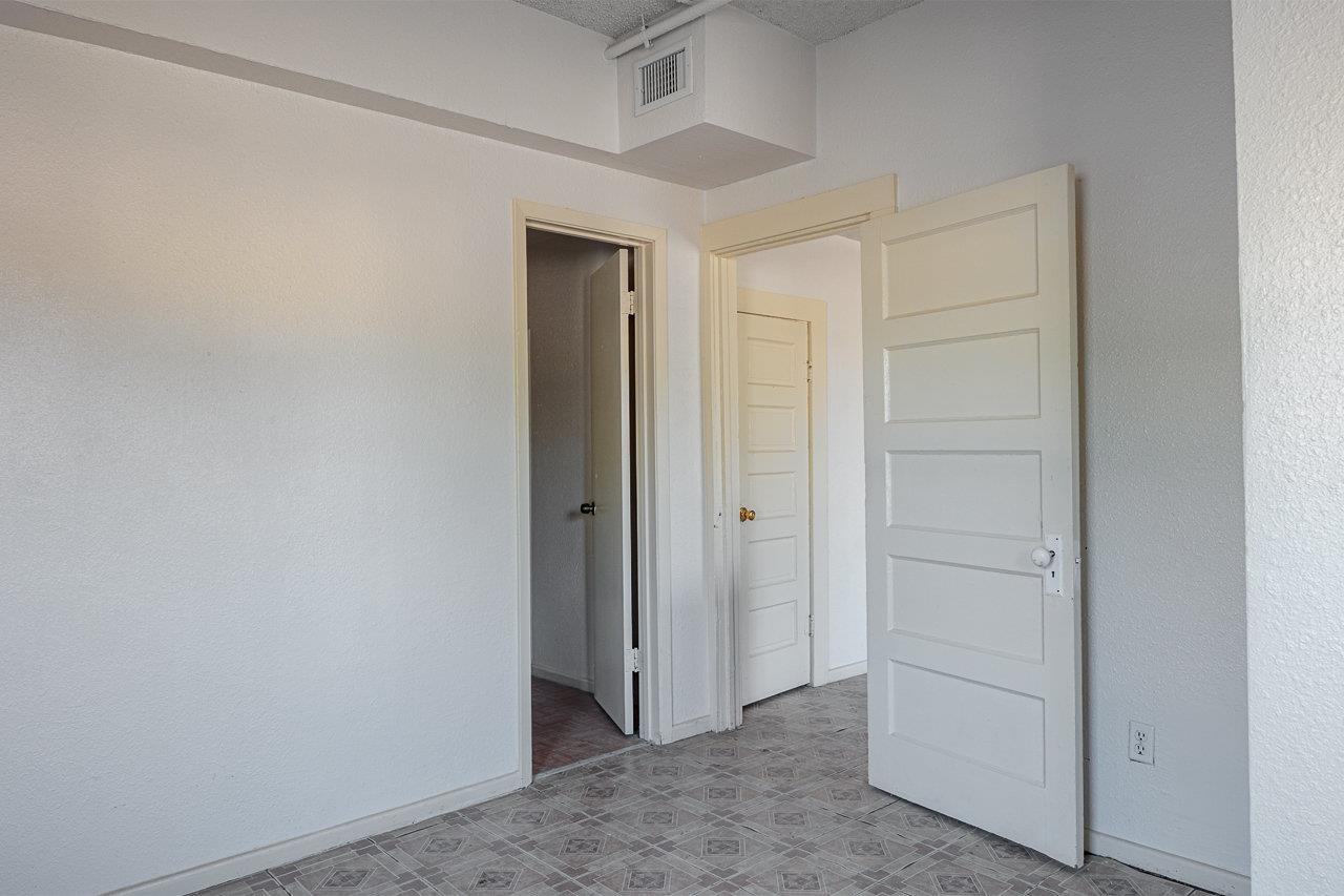 Image 9 of 18 For 300 3rd E 
