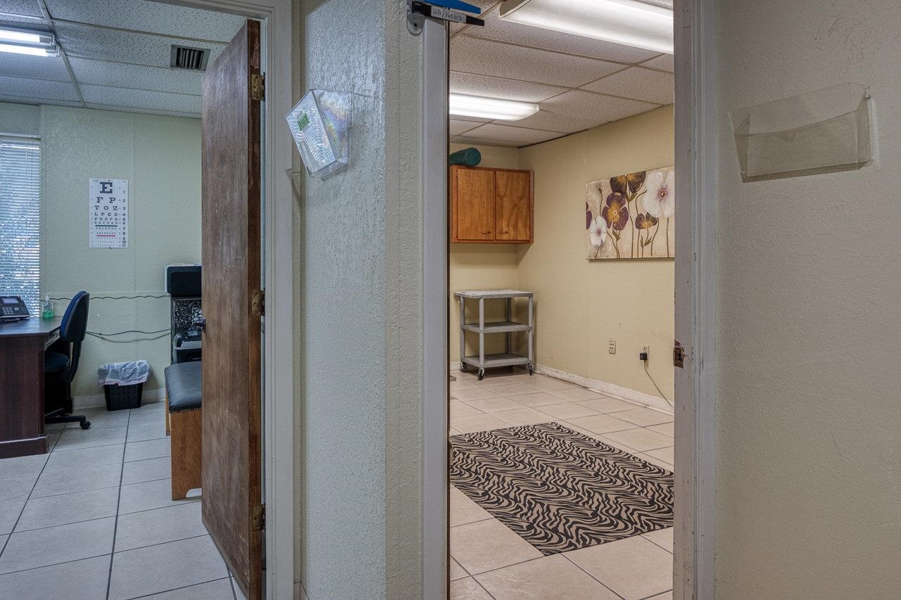 Image 17 of 45 For 1011 7th E 