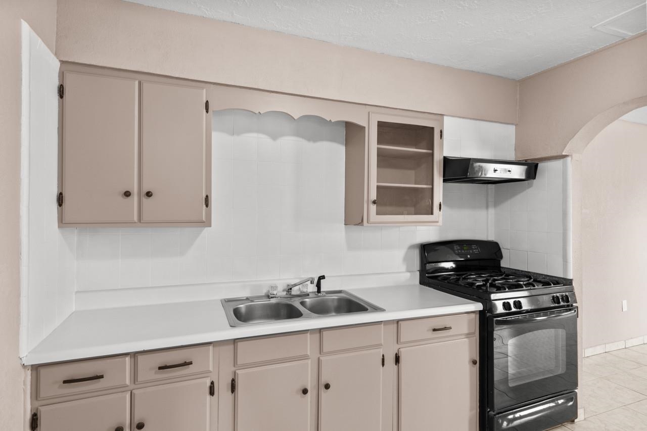 Image 10 of 46 For 702 2nd Street E