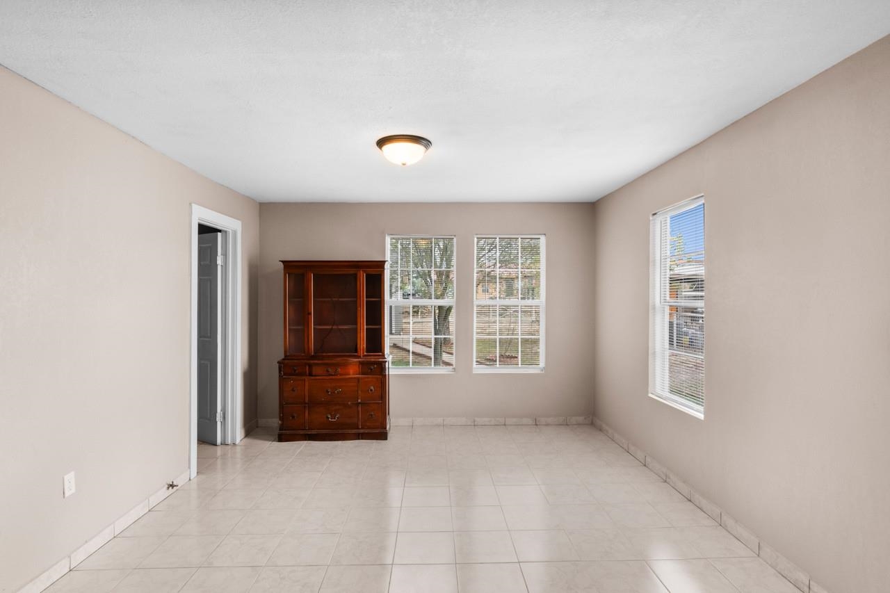 Image 15 of 46 For 702 2nd Street E