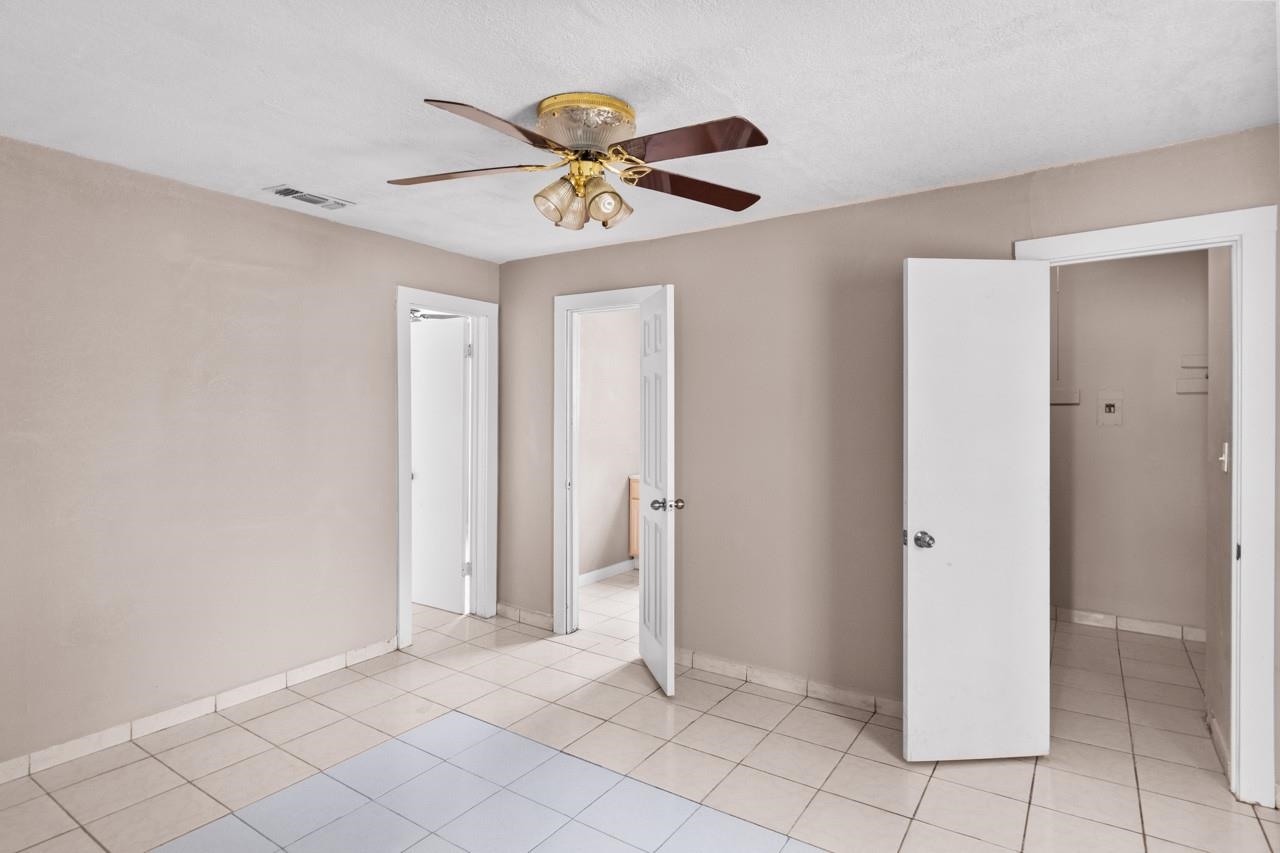 Image 16 of 46 For 702 2nd Street E