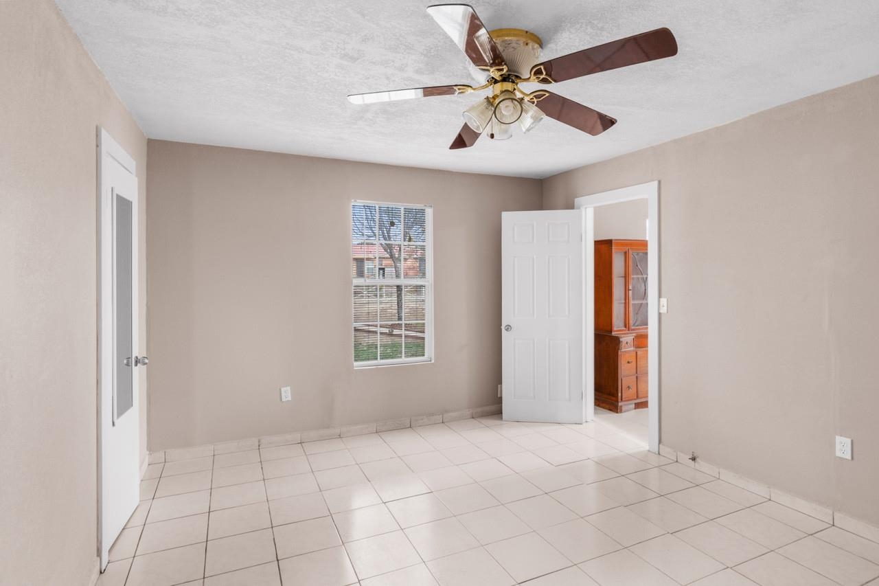 Image 17 of 46 For 702 2nd Street E