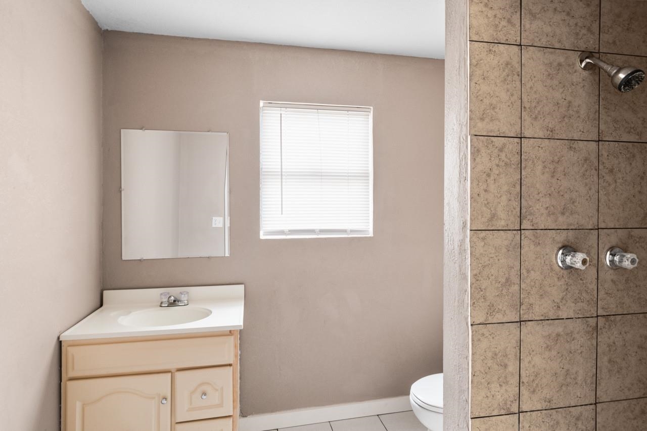 Image 18 of 46 For 702 2nd Street E