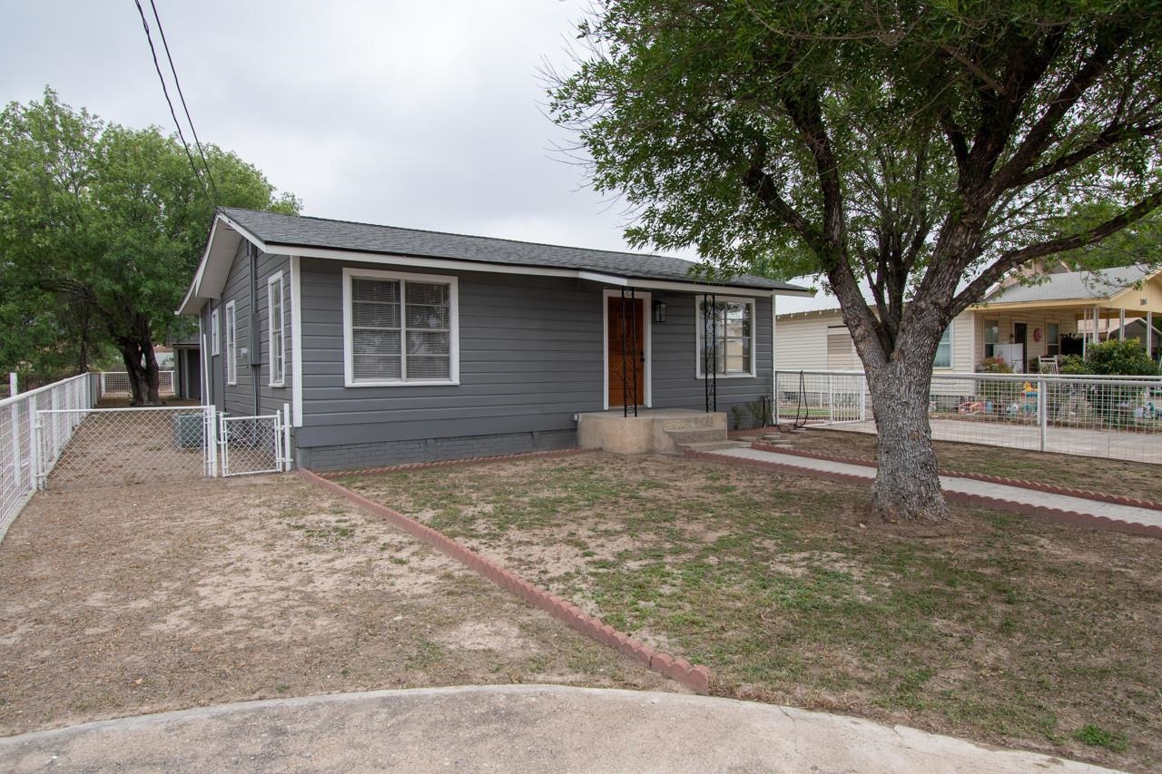 Image 2 of 46 For 702 2nd Street E