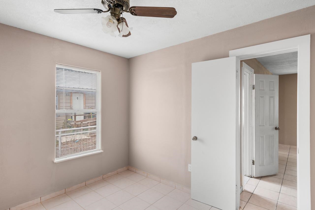 Image 20 of 46 For 702 2nd Street E