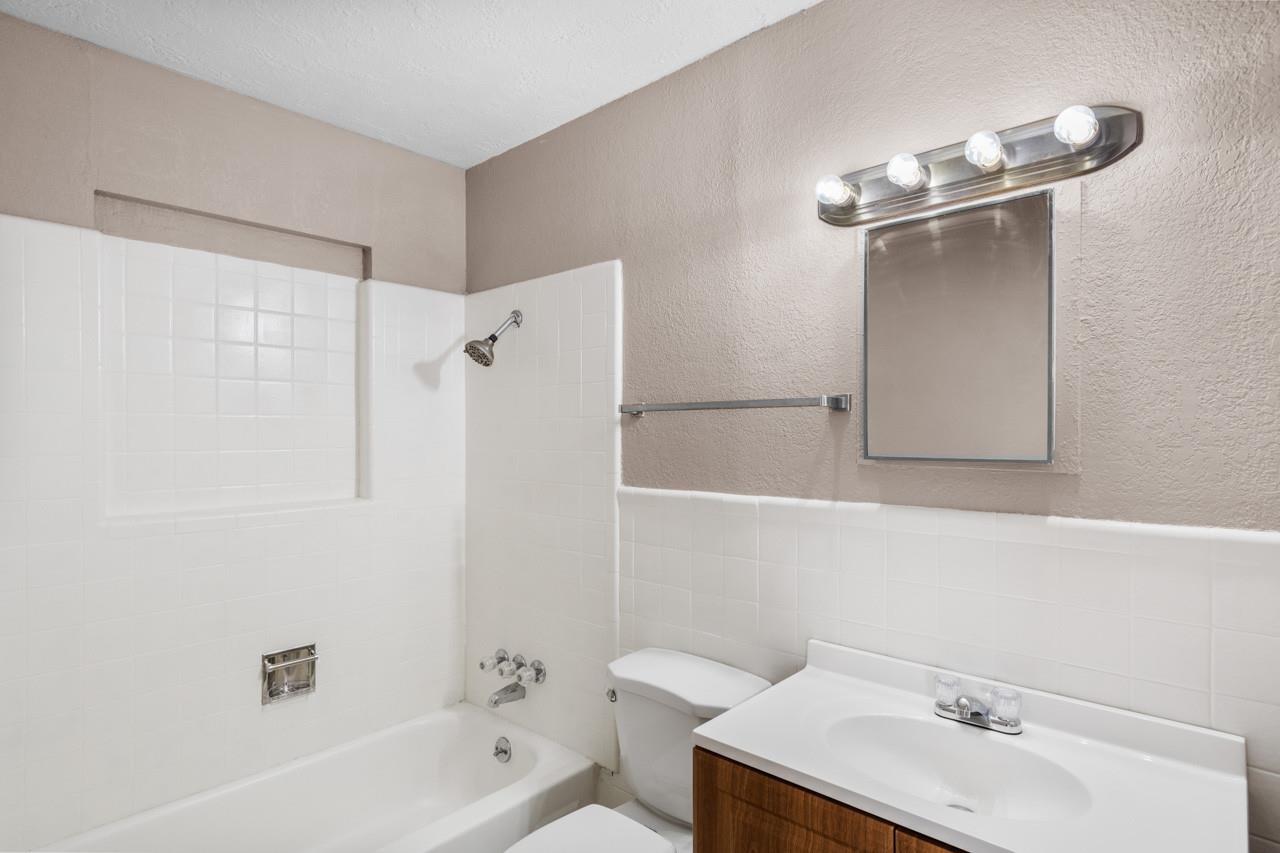 Image 23 of 46 For 702 2nd Street E