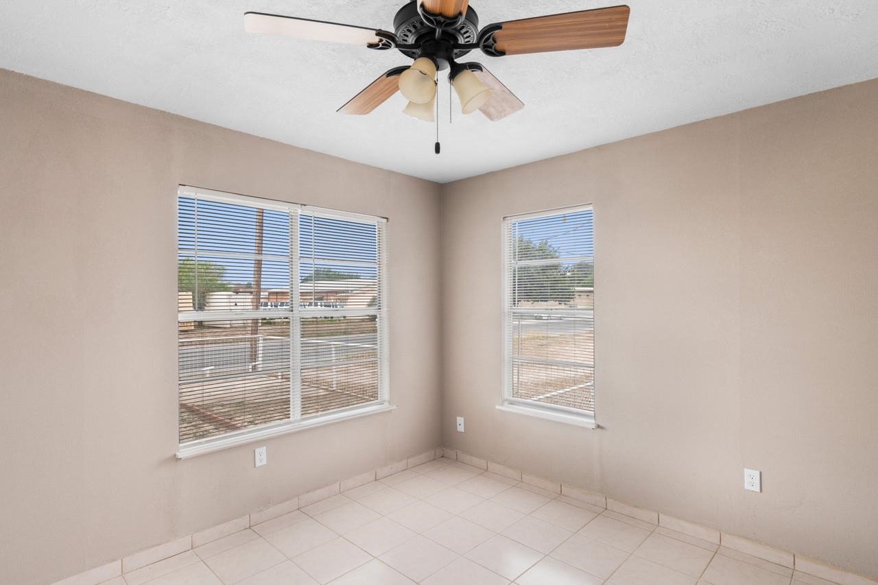 Image 25 of 46 For 702 2nd Street E