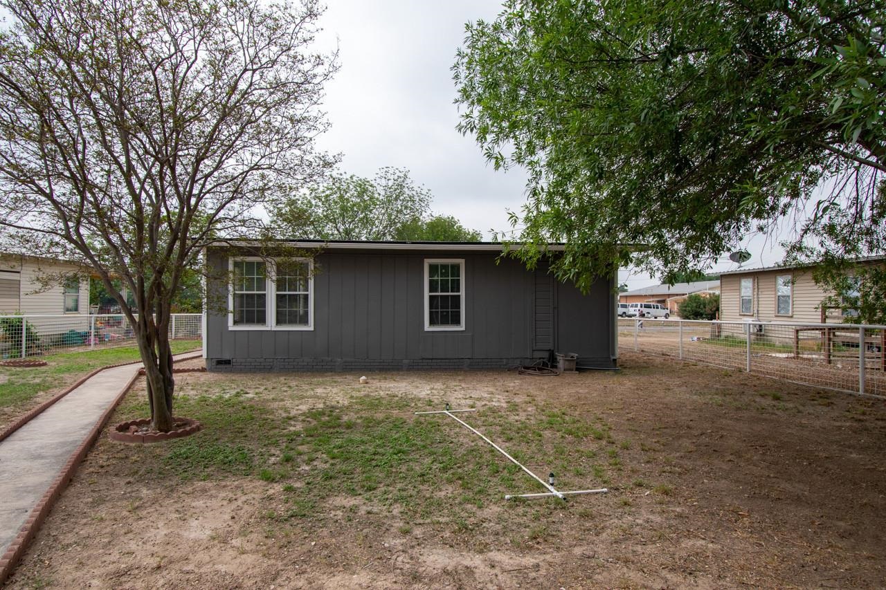 Image 32 of 46 For 702 2nd Street E