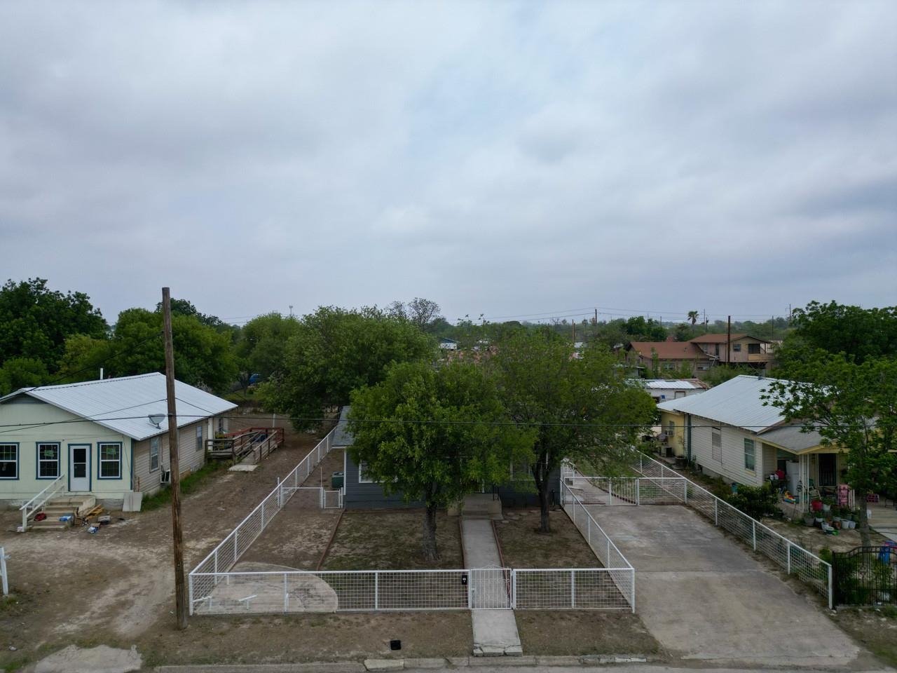Image 33 of 46 For 702 2nd Street E