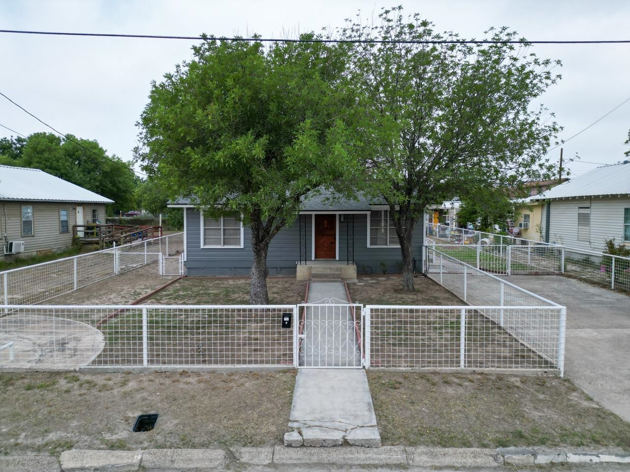 Image 34 of 46 For 702 2nd Street E