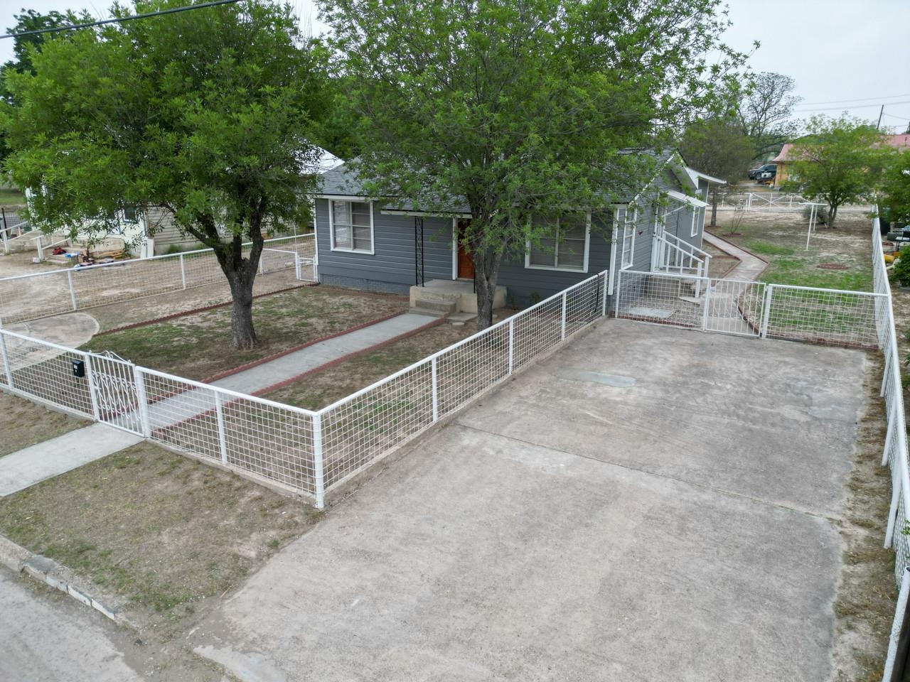 Image 35 of 46 For 702 2nd Street E