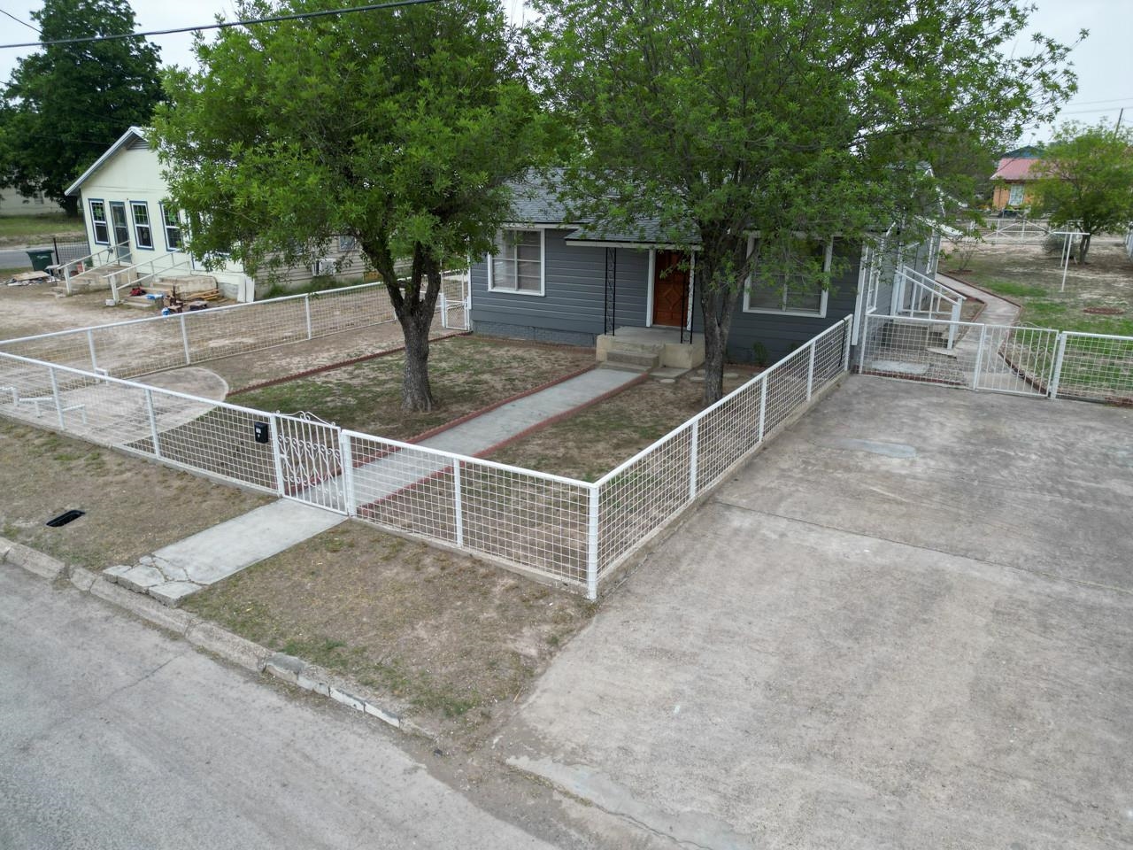 Image 36 of 46 For 702 2nd Street E