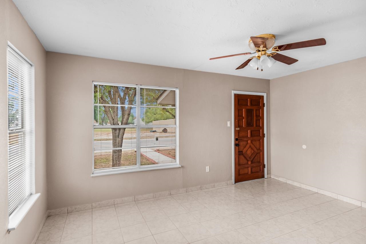 Image 5 of 46 For 702 2nd Street E