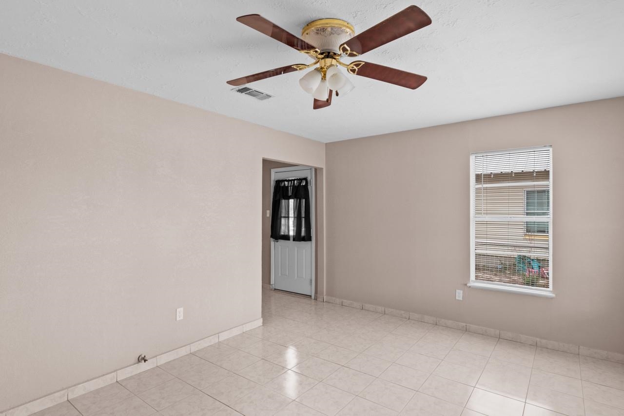 Image 7 of 46 For 702 2nd Street E