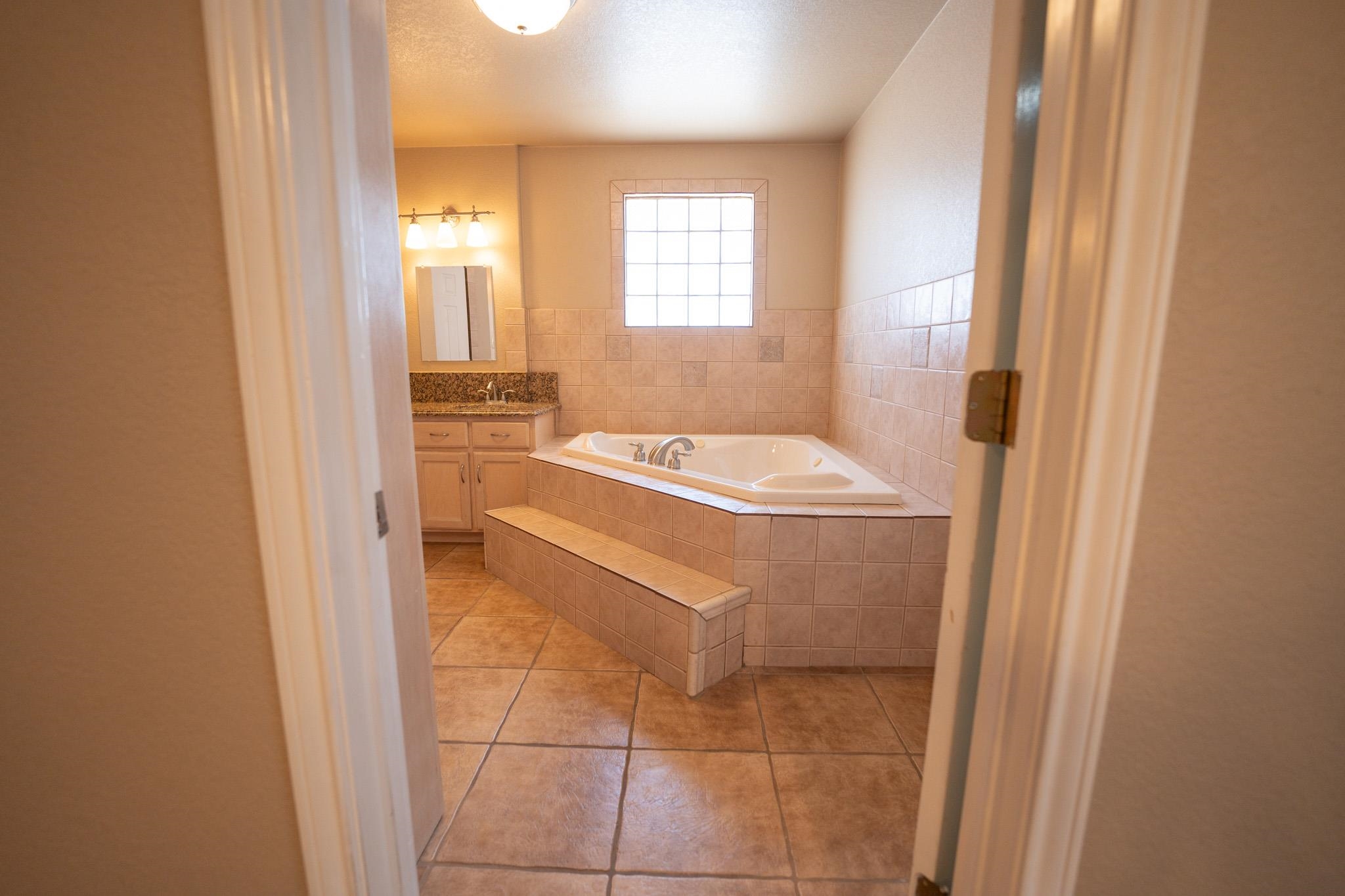 Image 12 of 24 For 405 El Lago Camino Dr