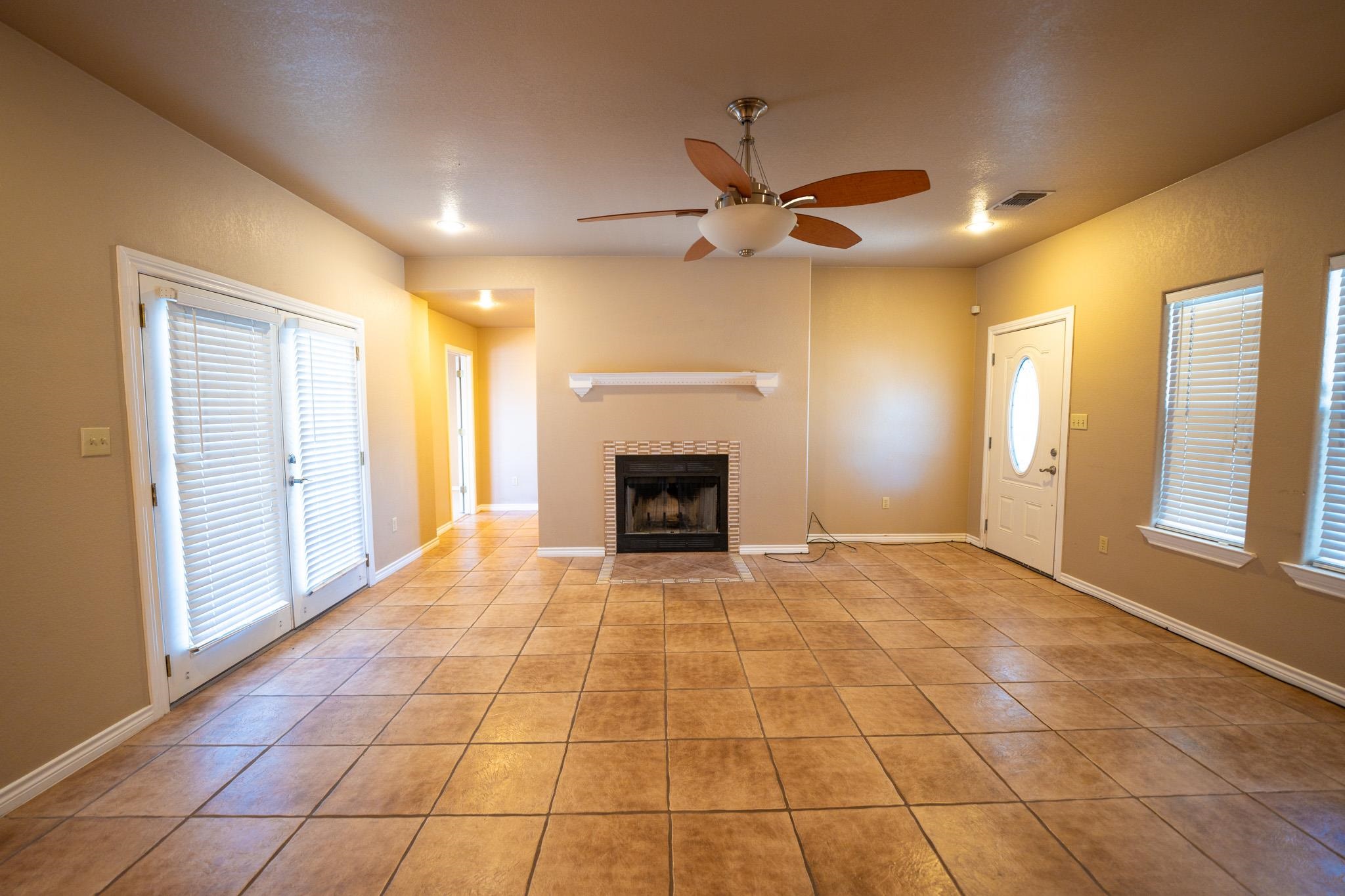 Image 3 of 24 For 405 El Lago Camino Dr