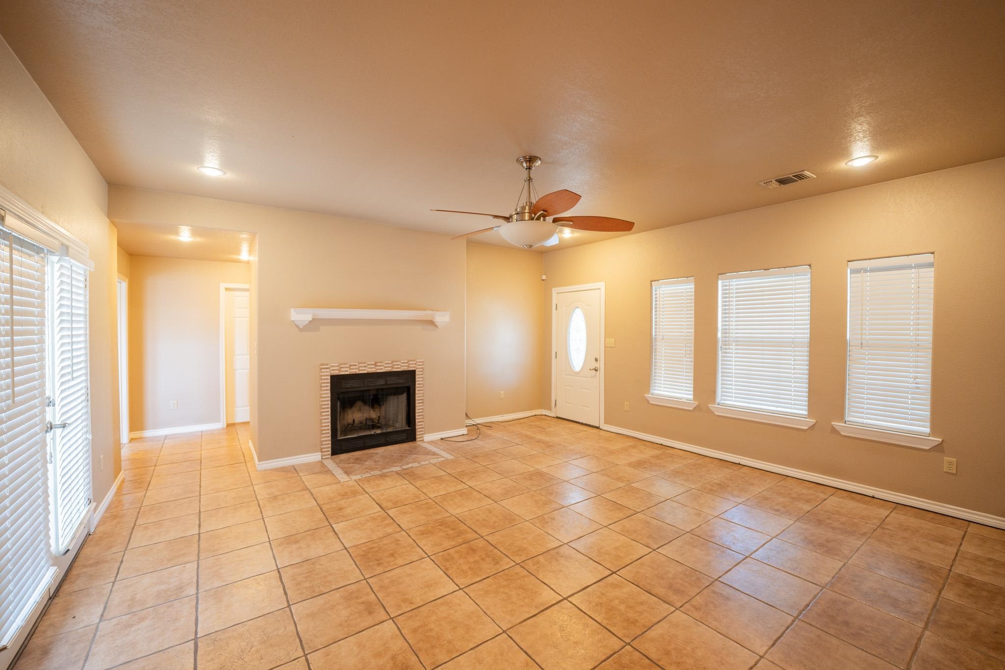 Image 5 of 24 For 405 El Lago Camino Dr