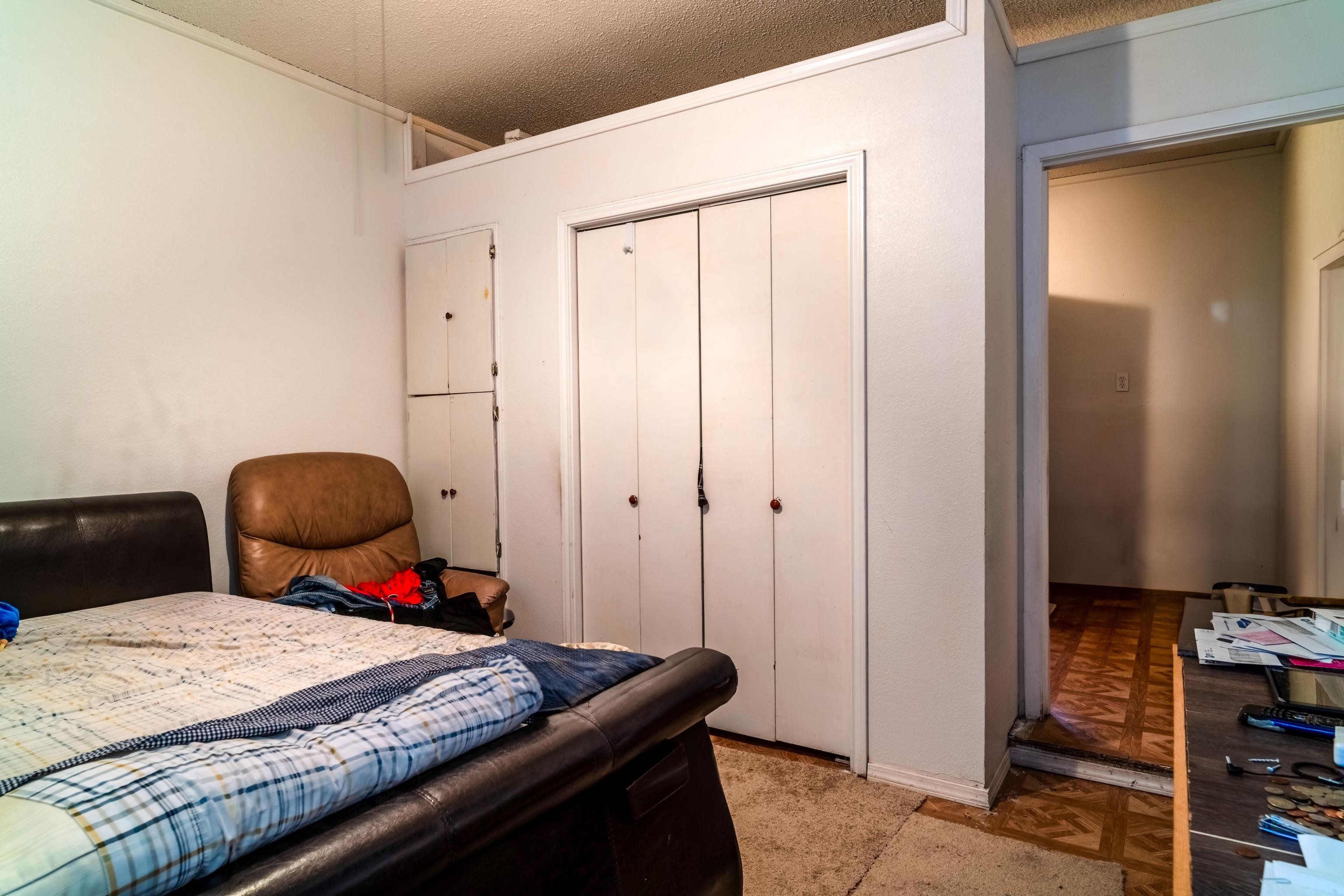 Image 22 of 33 For 701 6th Street E