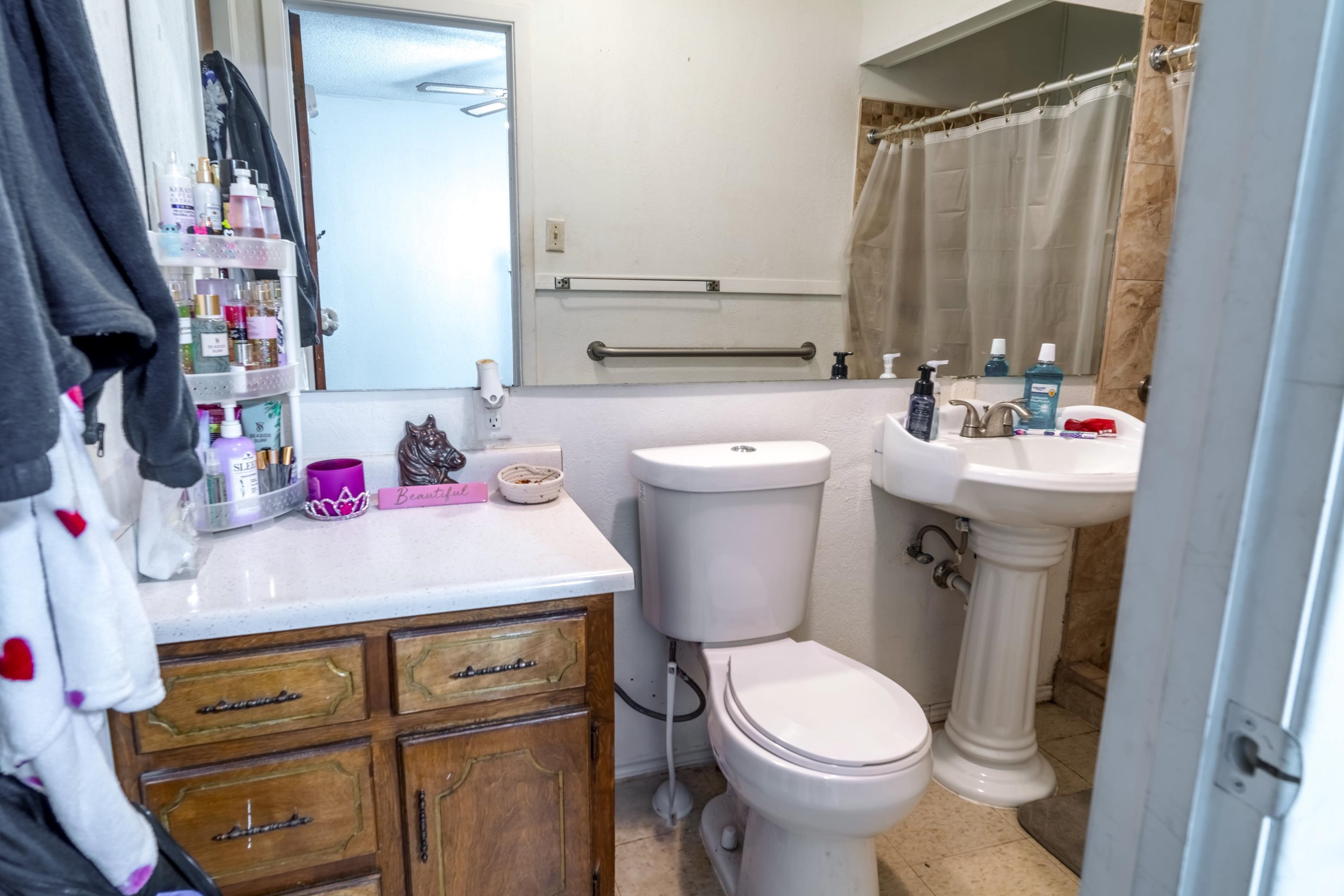 Image 23 of 33 For 701 6th Street E