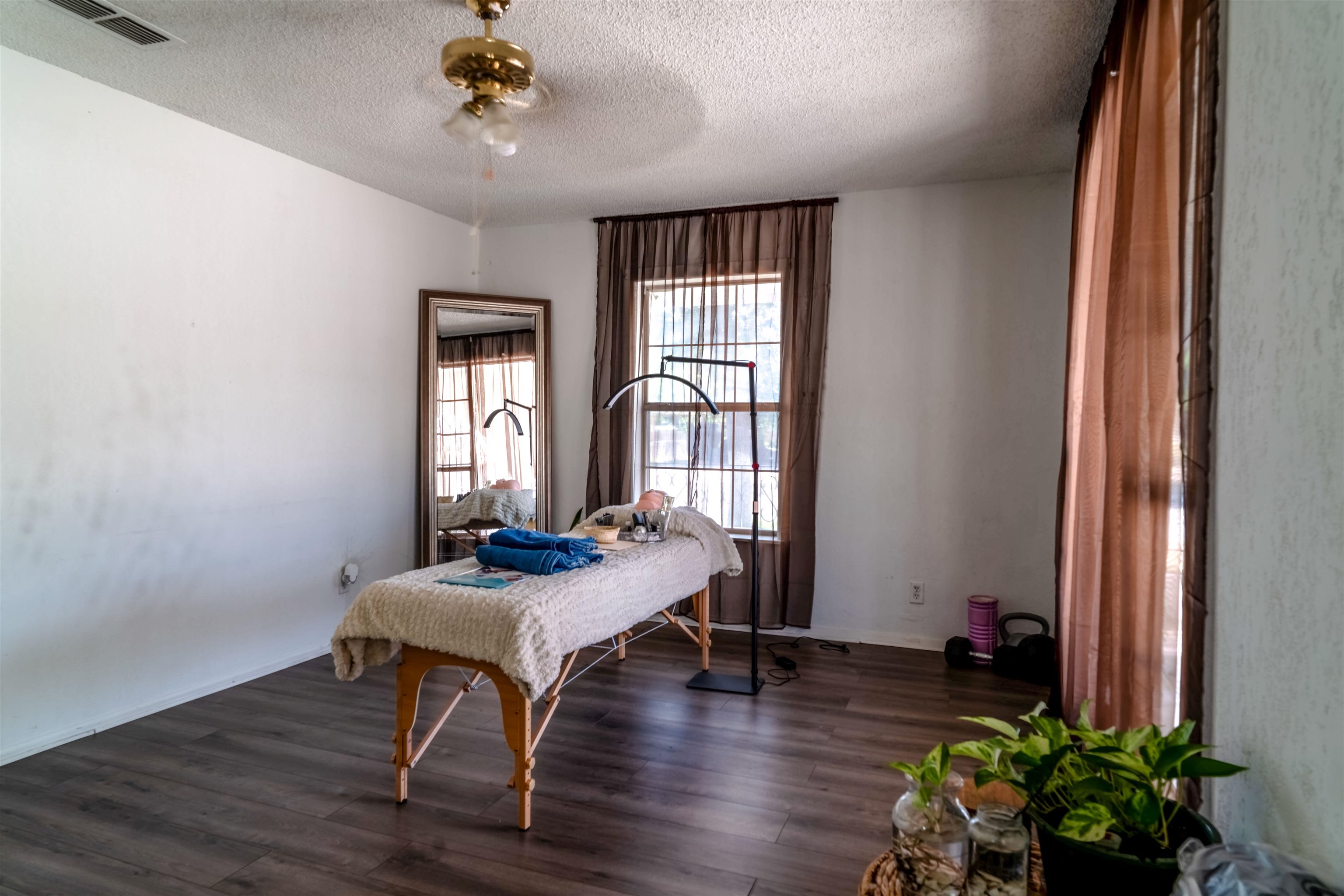 Image 7 of 33 For 701 6th Street E