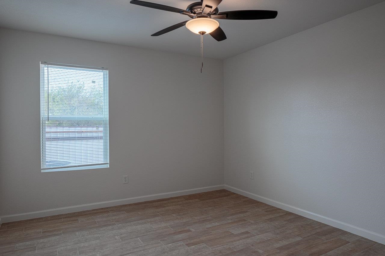 Image 16 of 19 For 105 Texas Dr Unit A