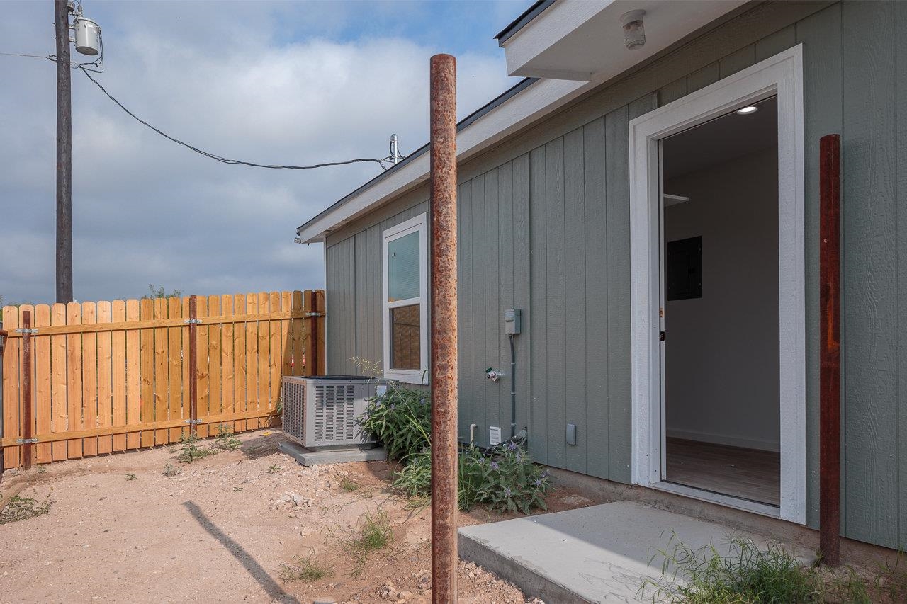 Image 18 of 19 For 105 Texas Dr Unit A