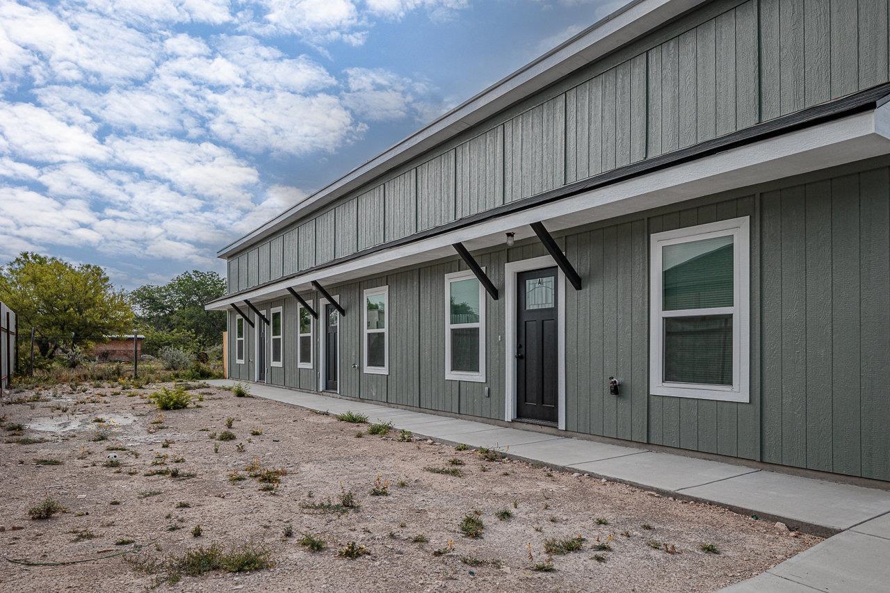 Image 2 of 19 For 105 Texas Dr Unit A
