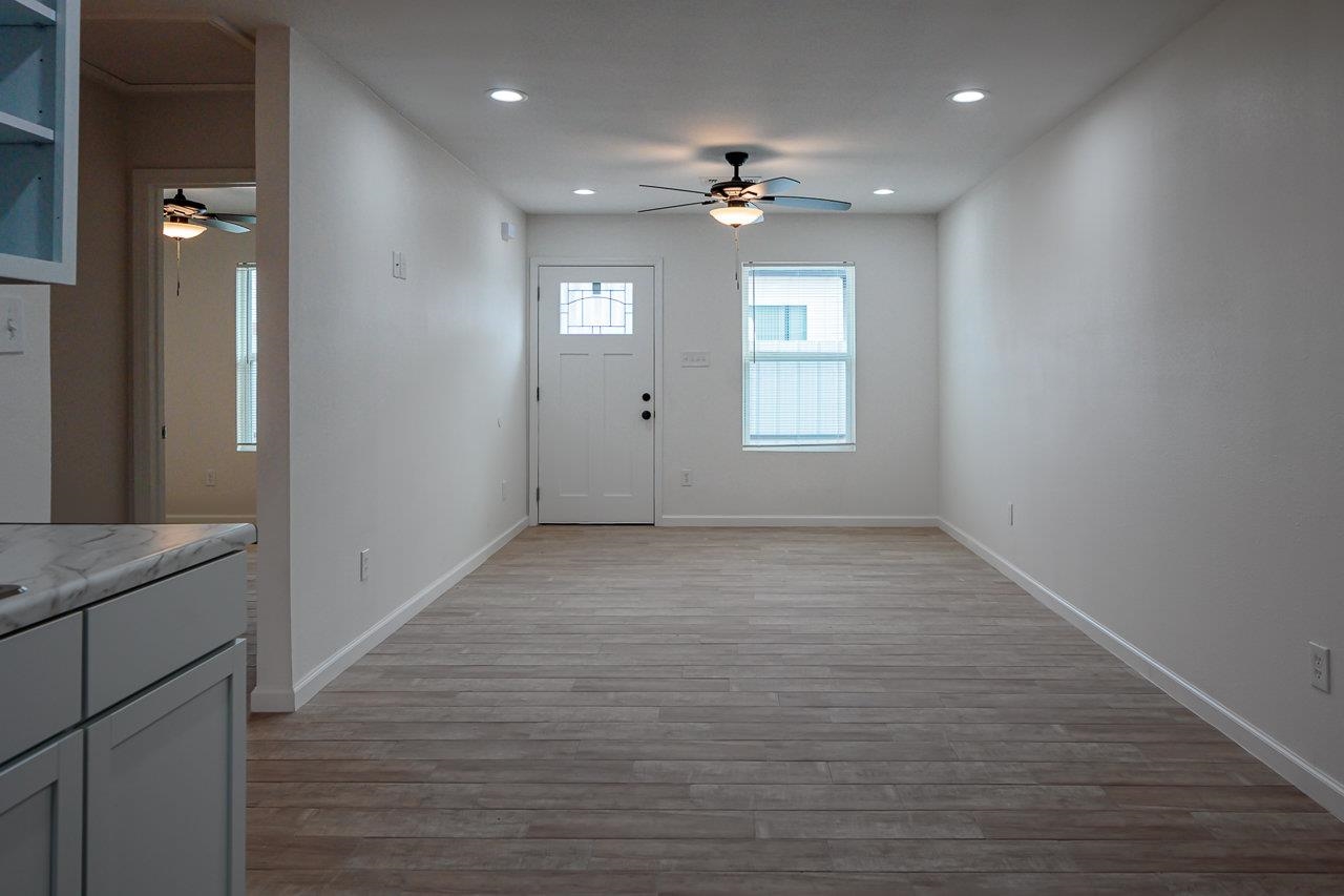Image 3 of 19 For 105 Texas Dr Unit A
