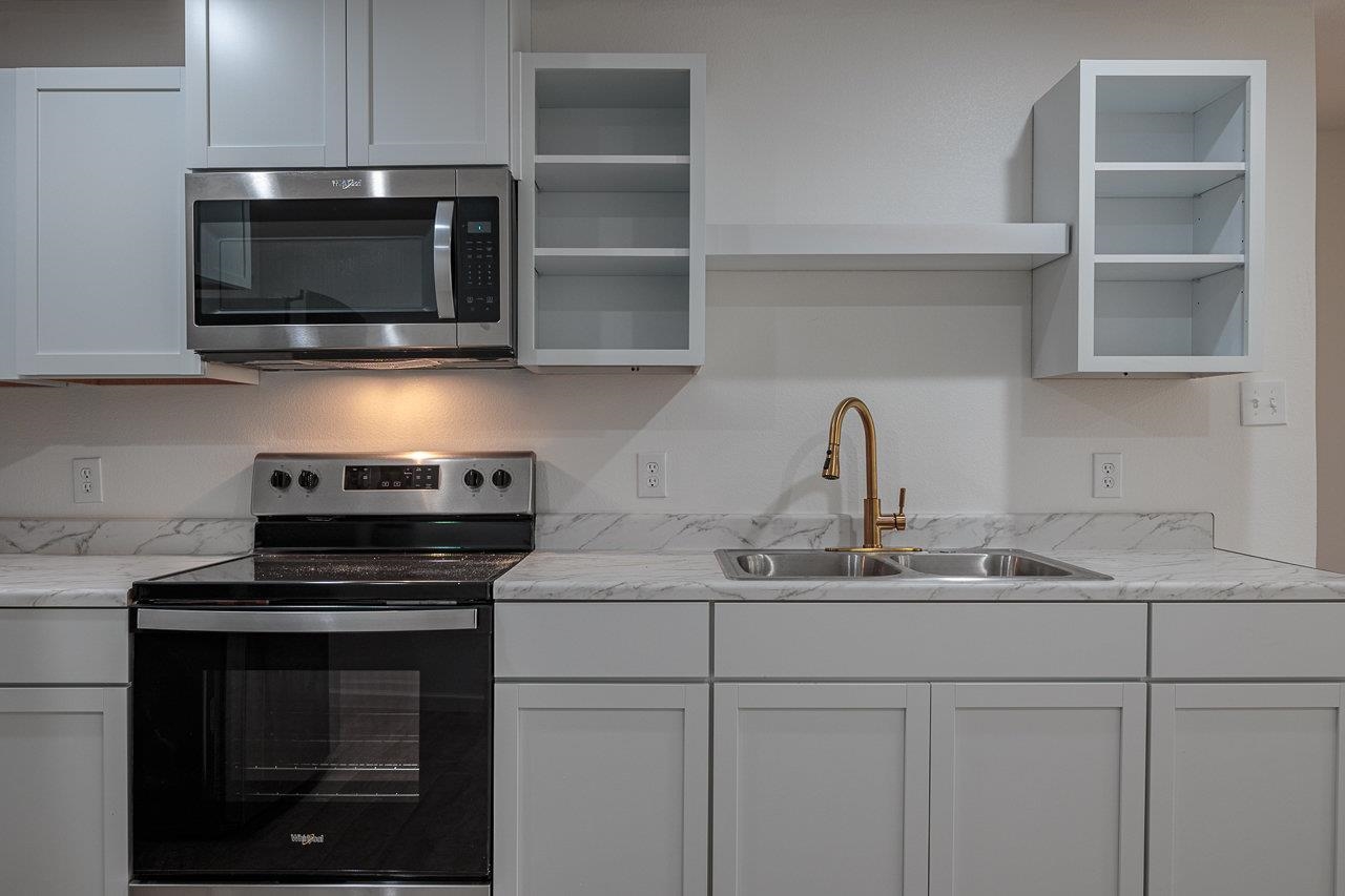 Image 5 of 19 For 105 Texas Dr Unit A